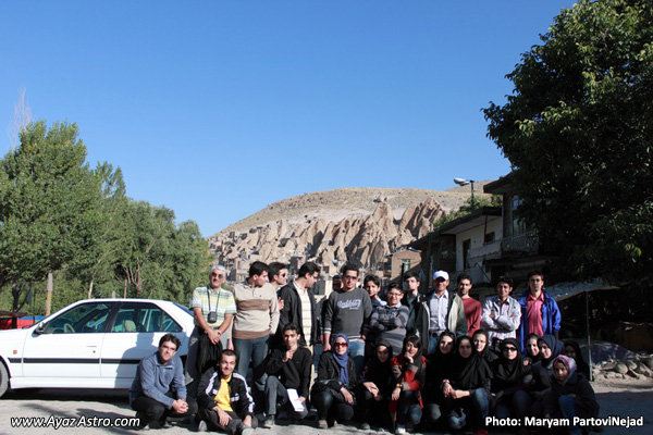 عکس دسته جمعی در بازدید از روستای کندوان